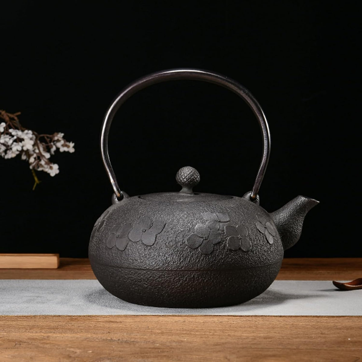Cast Iron Teapot, Stovetop Safe Tea Kettle With handle, Asian Style Handmade Tea Pot For Home Camping Outdoor Use(1.2L, BlackC)