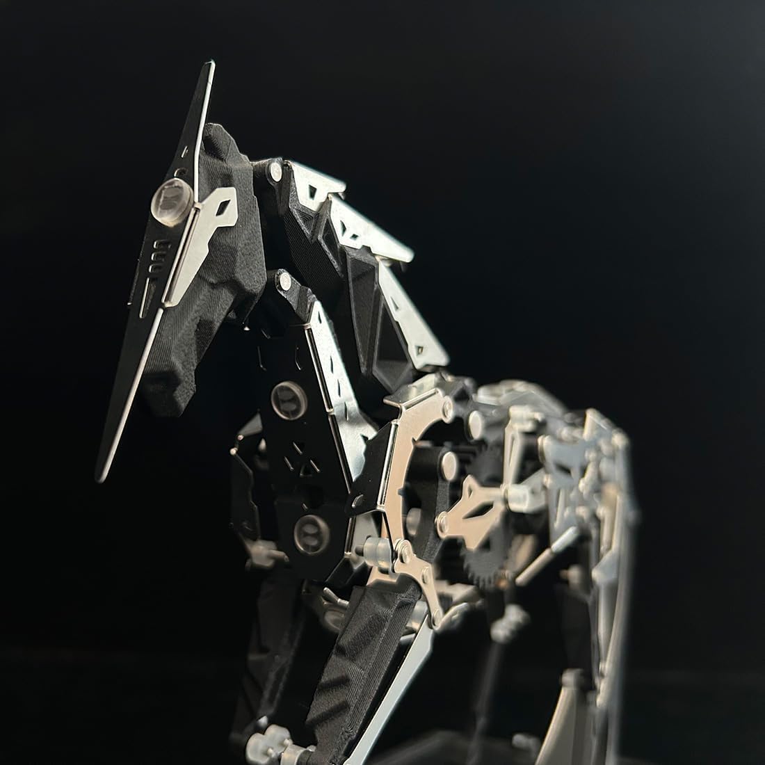Solar-Powered Mechanical Horse Model Kit, 3D Metal Puzzle for Adults, DIY Moving Gear Sculpture with Stainless Steel Transmission, Industrial Style Desk Decor & STEM Building Kit (165PCS)