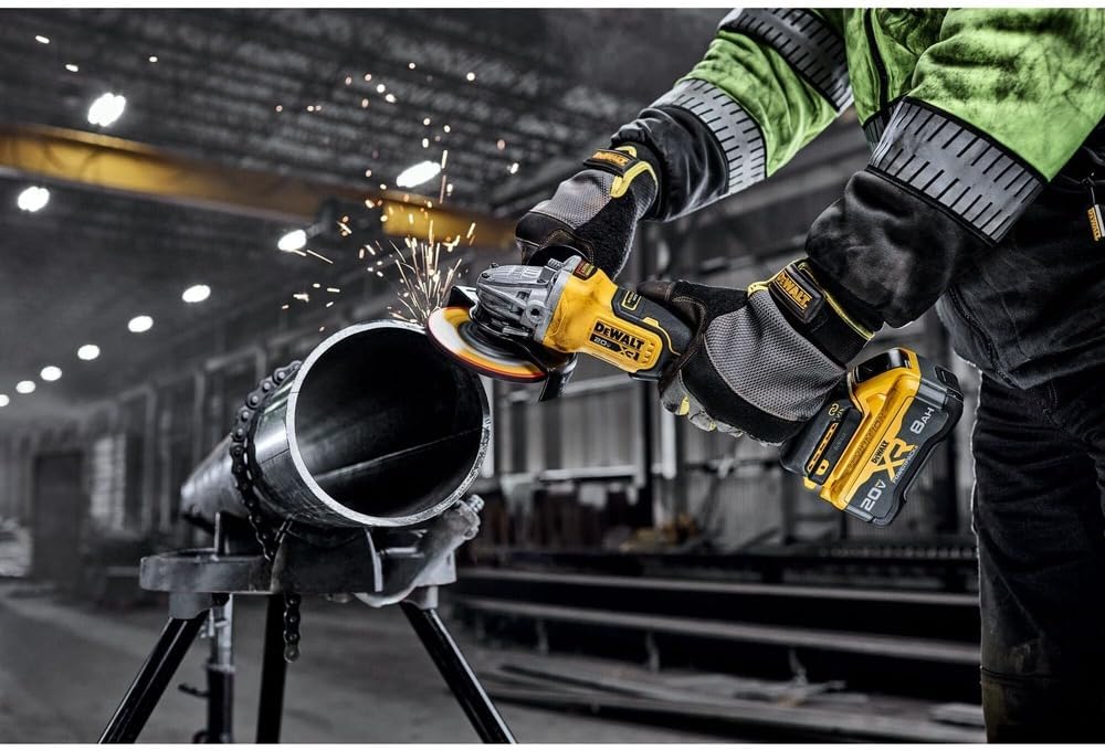 DEWALT 20V MAX XR Brushless Cordless 4-1/2 in. - 5 in. Angle Grinder Kit with XR POWERPACK (DCG410WW1)