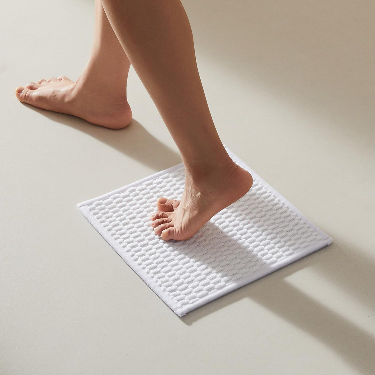 TYUU Bathroom Runner Rugs, Long Bath Mat Runner Washable Thin Quick Dry Low Pile Bathroom Runner Rugs Non Slip, Beige 24"x70"