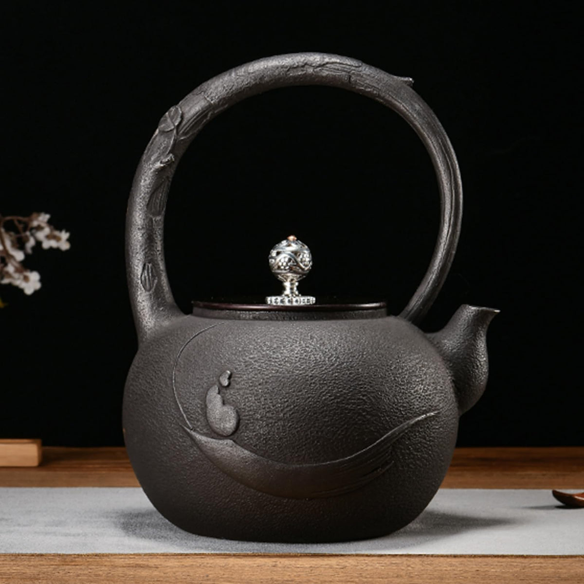 Cast Iron Teapot, Stovetop Safe Tea Kettle With handle, Asian Style Handmade Tea Pot For Home Camping Outdoor Use(1.2L, BlackA)