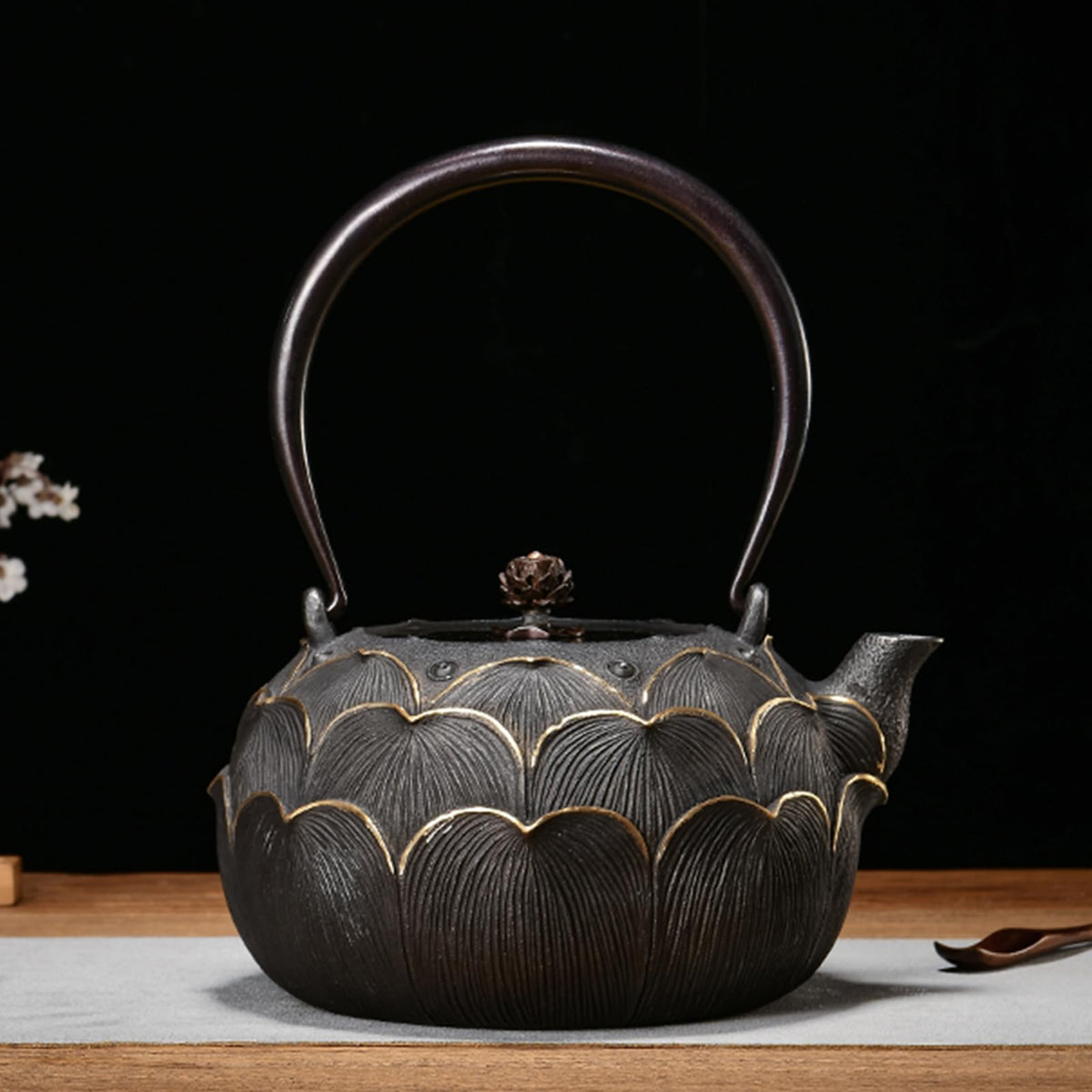 Cast Iron Teapot, Stovetop Safe Tea Kettle With handle, Asian Style Handmade Tea Pot For Home Camping Outdoor Use(1.2L, BlackA)
