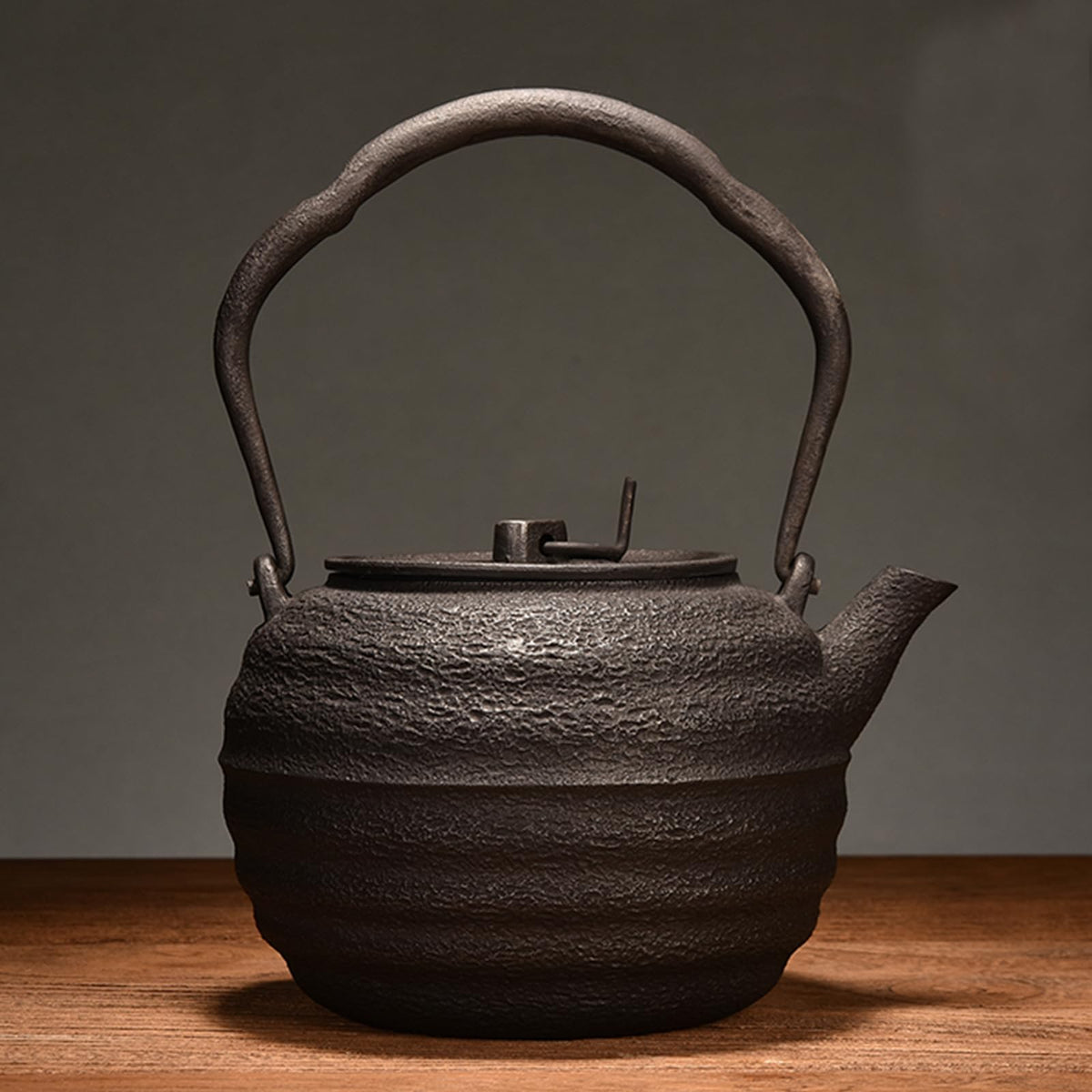 Cast Iron Teapot, Stovetop Safe Tea Kettle With handle, Asian Style Handmade Tea Pot For Home Camping Outdoor Use(1.2L, BlackC)