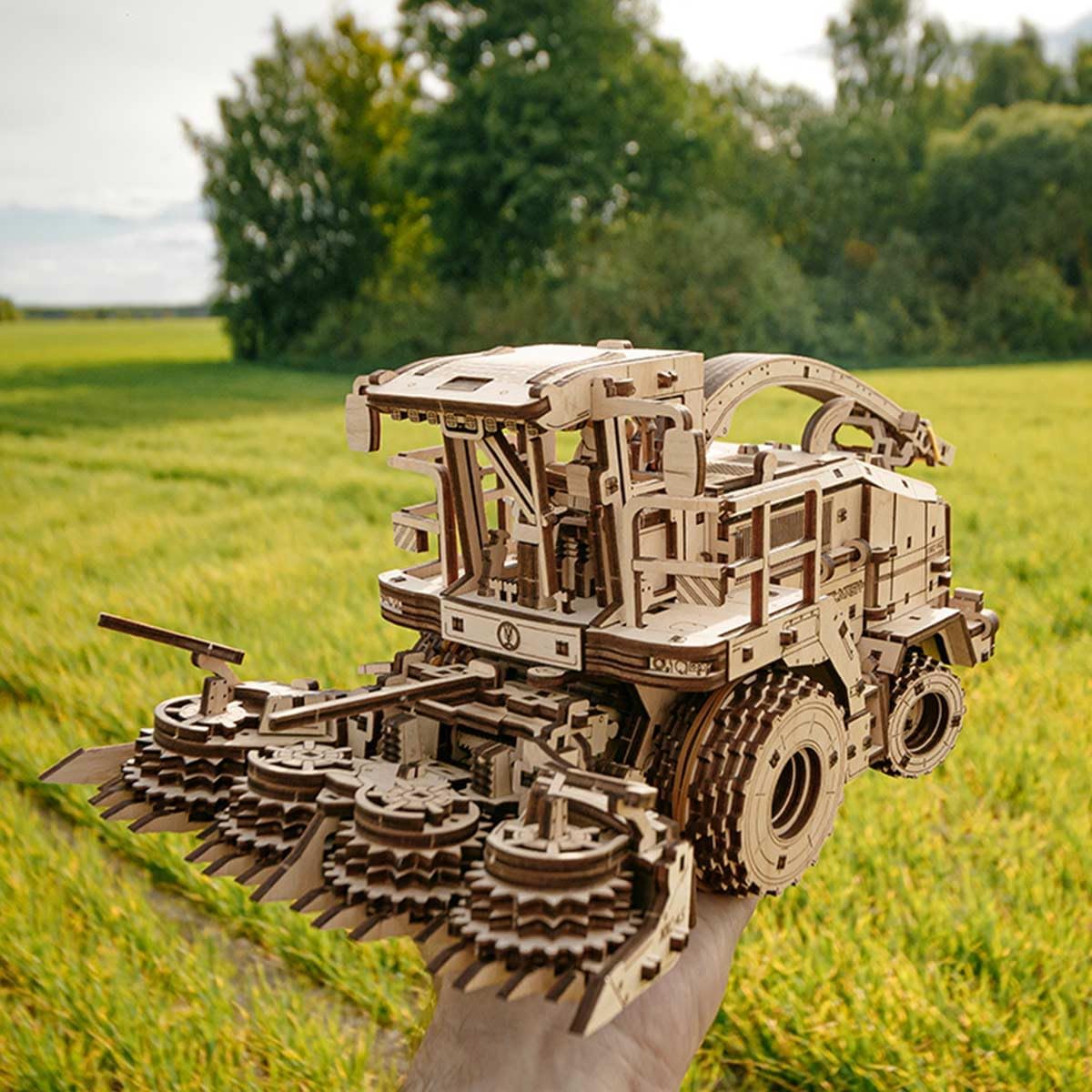 3D FS80 Forage Harvester Model Kit, Wood Model Building Set, Educational STEM Model, Engineering Puzzle for Adults & Teens 580PCS