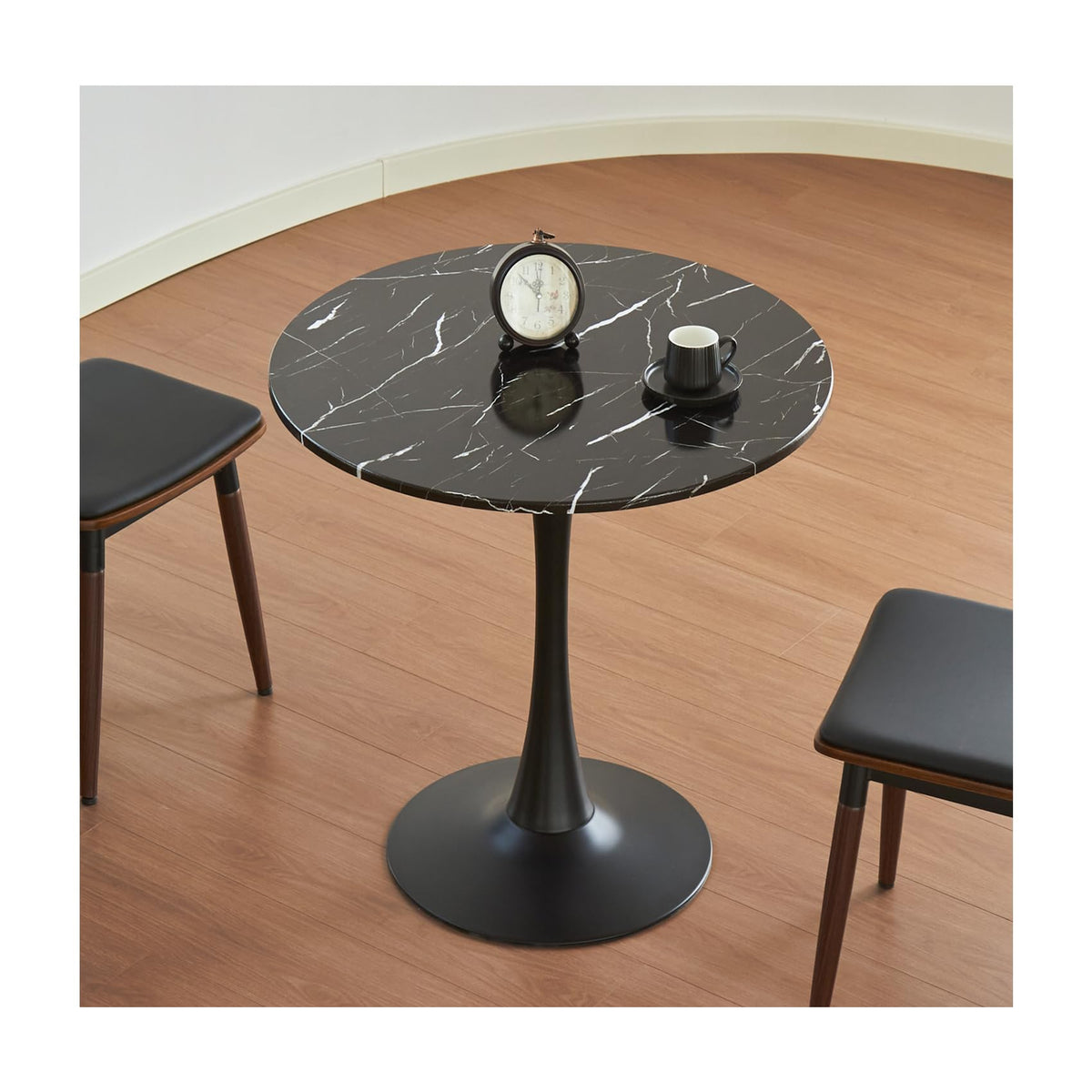 Round Dining Table, 31.5" Tulip Table (White)
