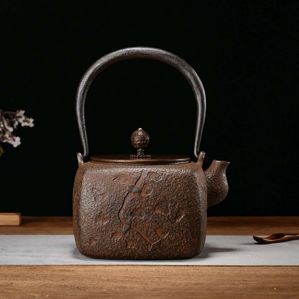 Cast Iron Teapot, Stovetop Safe Tea Kettle With handle, Asian Style Handmade Tea Pot For Home Camping Outdoor Use(1.2L, BlackA)