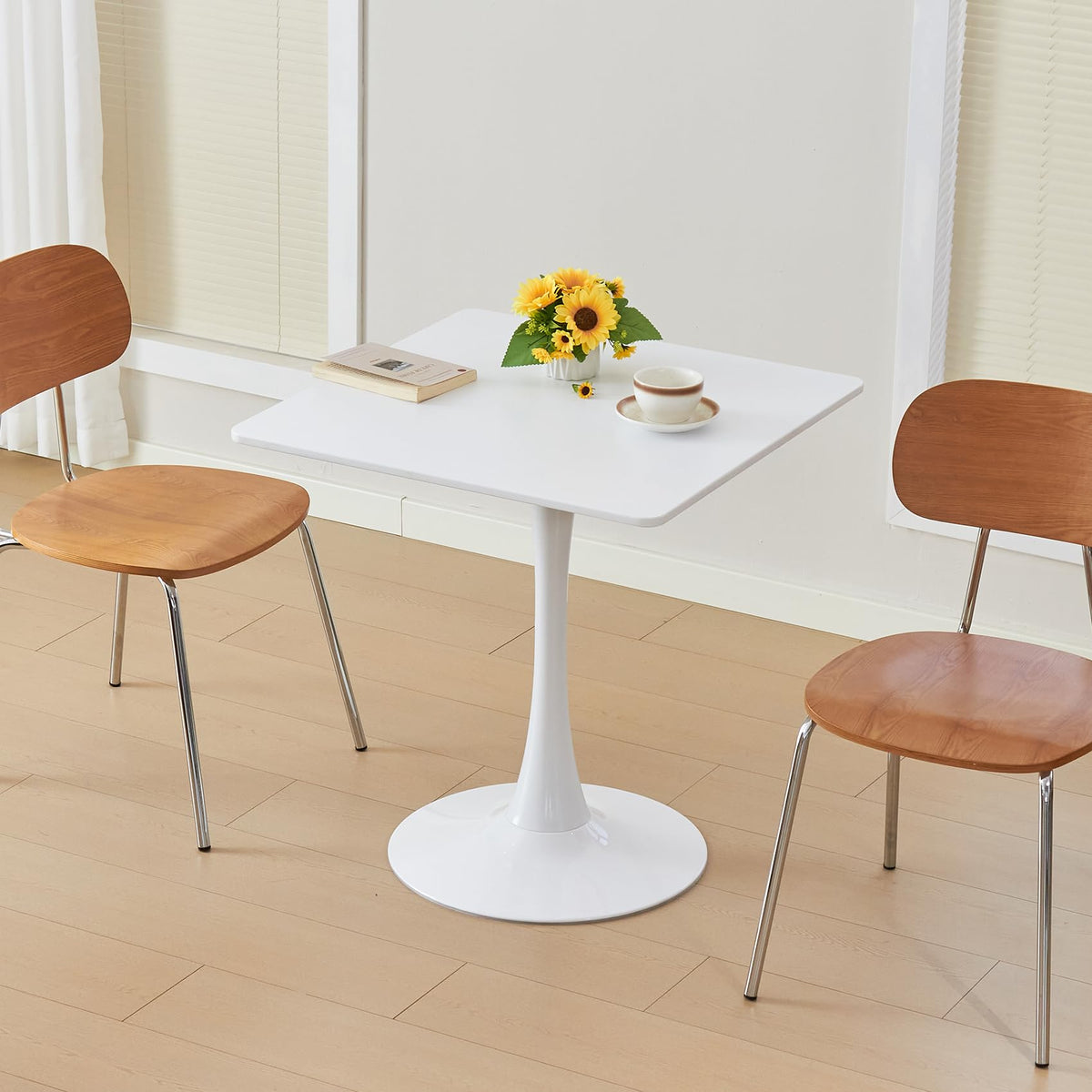 Round Dining Table, 31.5" Tulip Table (White)