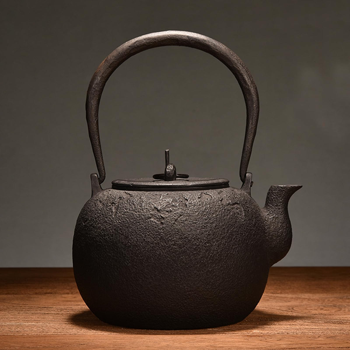 Cast Iron Teapot, Stovetop Safe Tea Kettle With handle, Asian Style Handmade Tea Pot For Home Camping Outdoor Use(1.2L, BlackC)