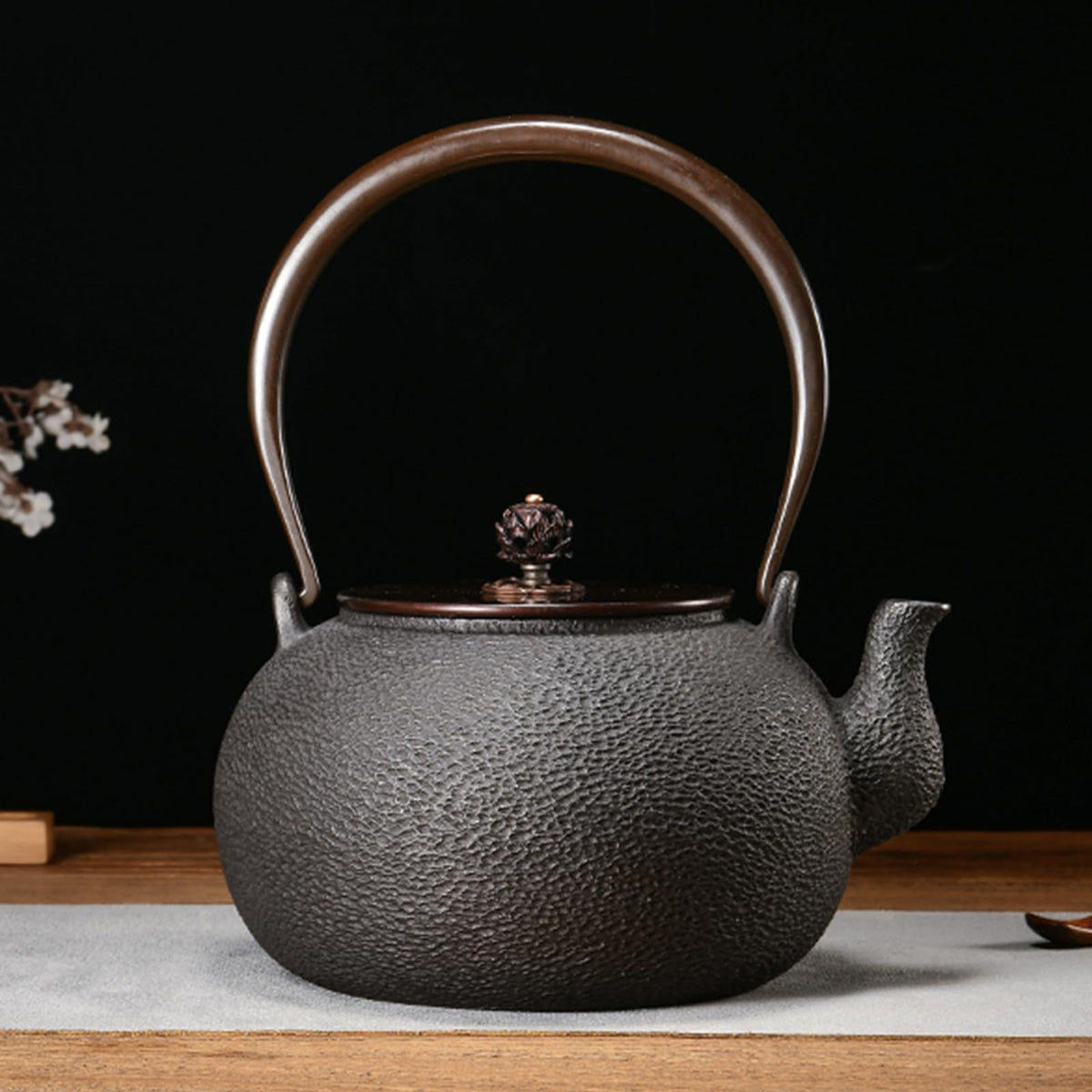 Cast Iron Teapot, Stovetop Safe Tea Kettle With handle, Asian Style Handmade Tea Pot For Home Camping Outdoor Use(1.2L, BlackC)