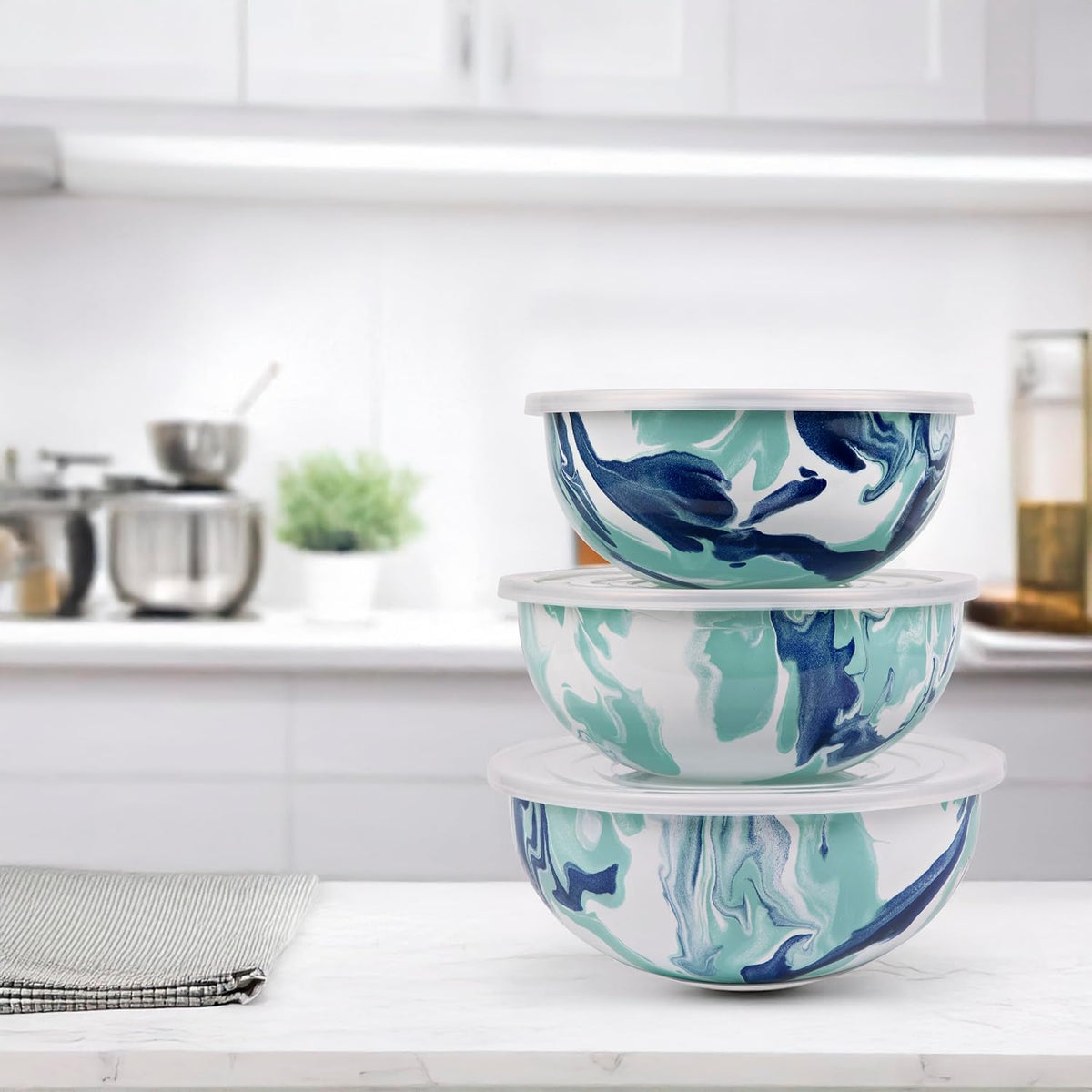 Golden Rabbit Enamelware Nested Mixing Bowls with Lids, Set of 3, Lagoon