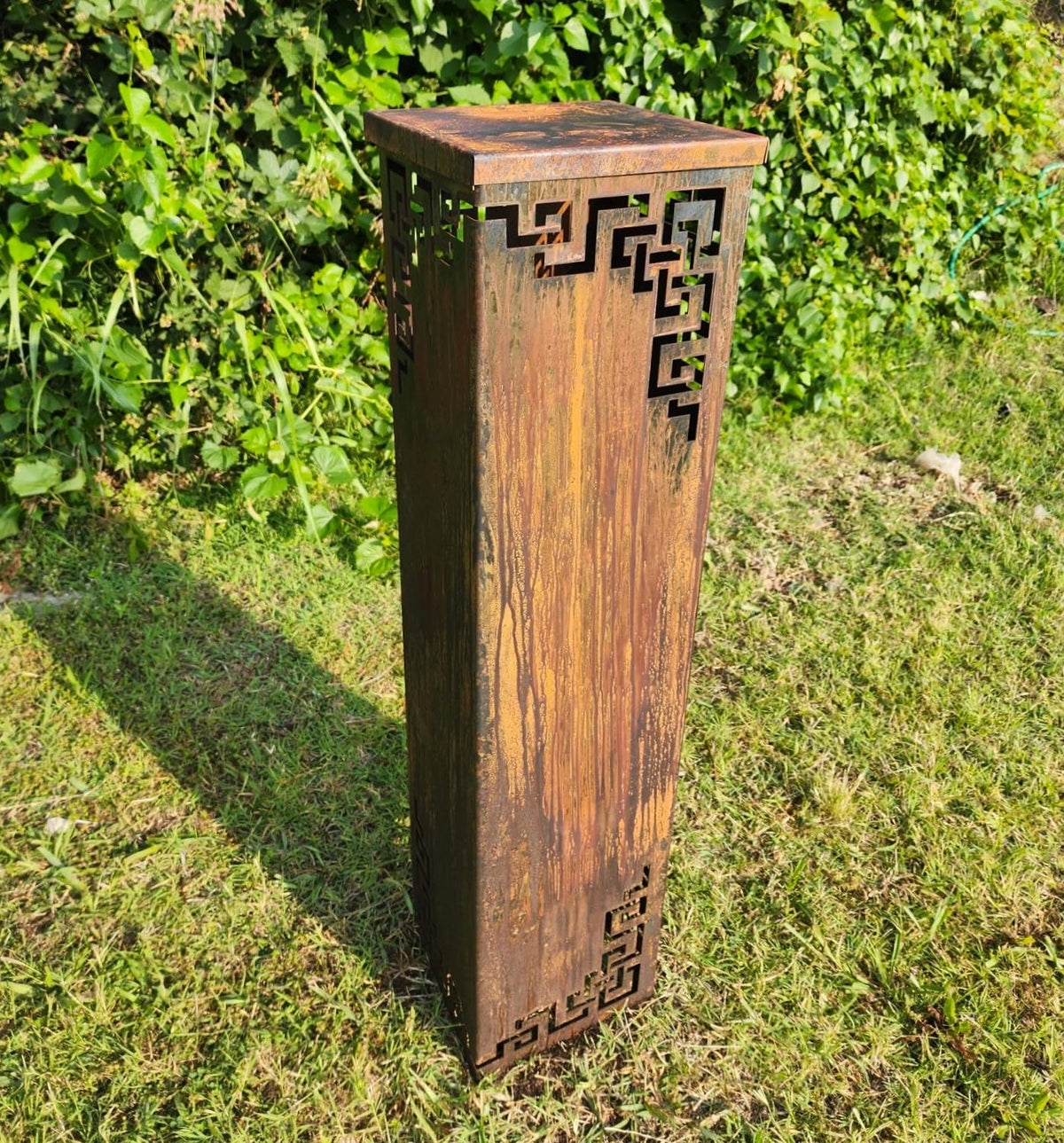 Pinecone Garden Column – Pre-Rusted Mild Steel Outdoor Sculpture – 16g Metal Decorative Post – Forest-Inspired Landscape Accent (12" T x 3.5" W x 3.5" D with Planter)