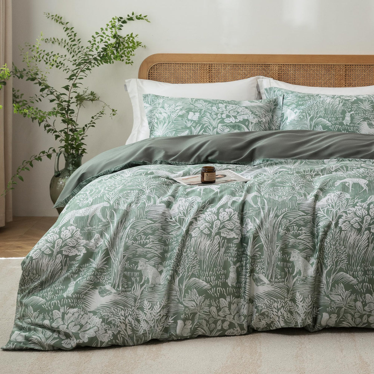 MILDLY White Floral Green Leaves Luxury Duvet Cover Set 3pcs King