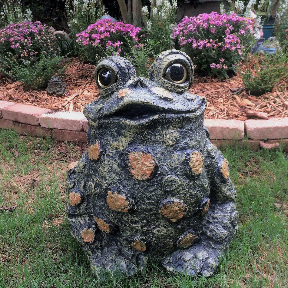 SUNGUARD Whimsical Toad Hollow Tall Stretch Jumbo Garden Frog Statues-Natural Brown