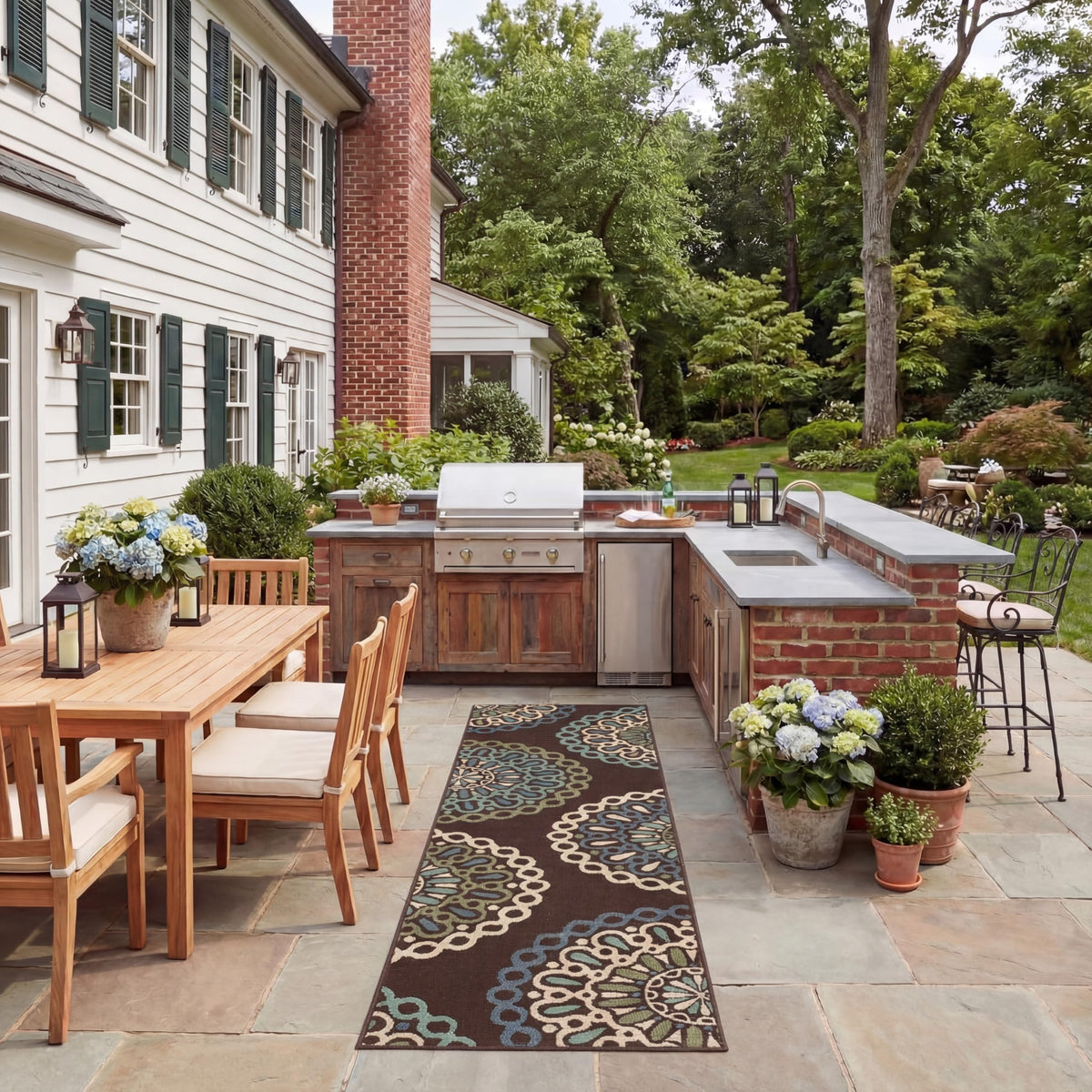 SAFAVIEH Washable Rug Outdoor Veranda Collection - 8' x 11', Cream & Blue, Non-Shedding & Easy to Clean, Ideal for Patio, Backyard, Mudroom (VER092-0615)