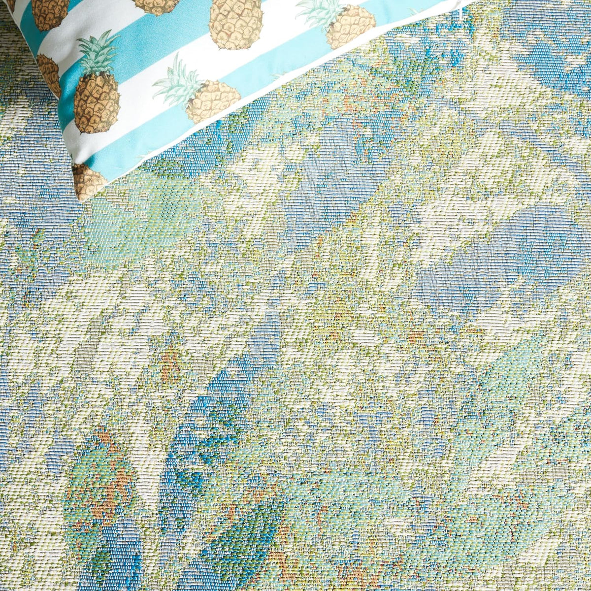 SAFAVIEH Washable Rug Outdoor Barbados Collection - 8' x 10'5", Blue & Ivory, Non-Shedding & Easy to Clean, Ideal for Patio, Backyard, Mudroom (BAR594M)